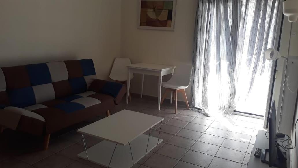 Central Apartments Eretria Екстериор снимка