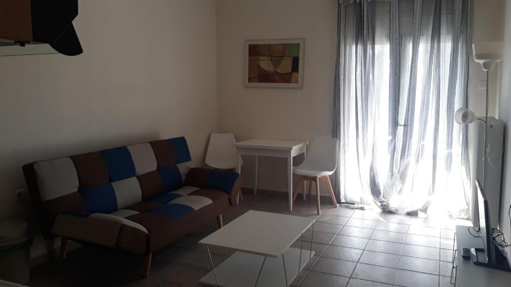 Central Apartments Eretria Екстериор снимка