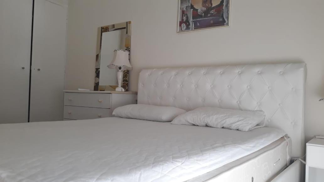 Central Apartments Eretria Екстериор снимка