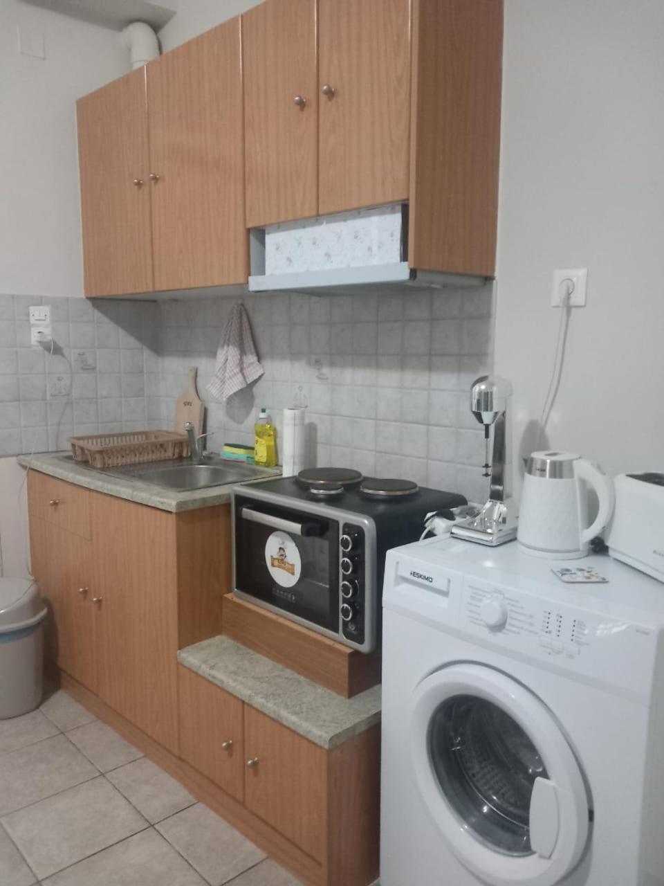 Central Apartments Eretria Екстериор снимка