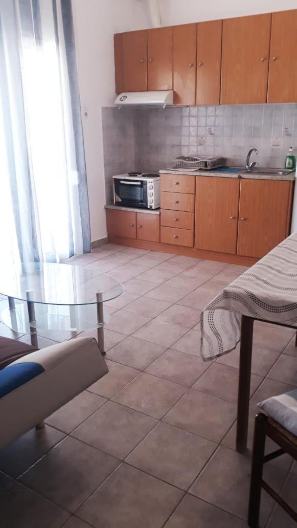 Central Apartments Eretria Екстериор снимка