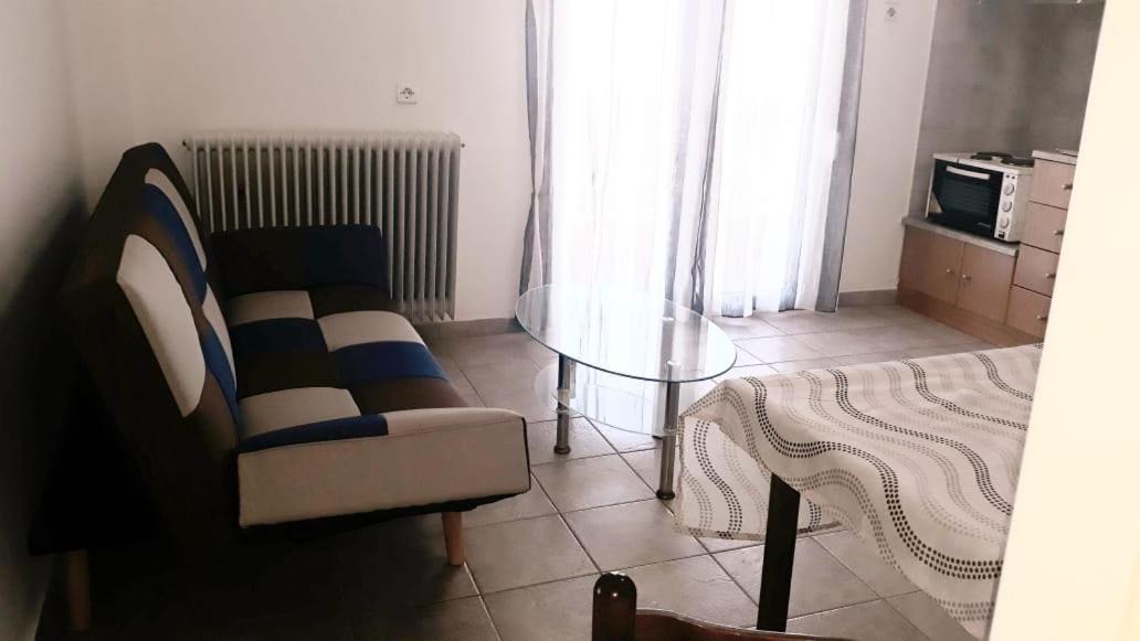 Central Apartments Eretria Екстериор снимка