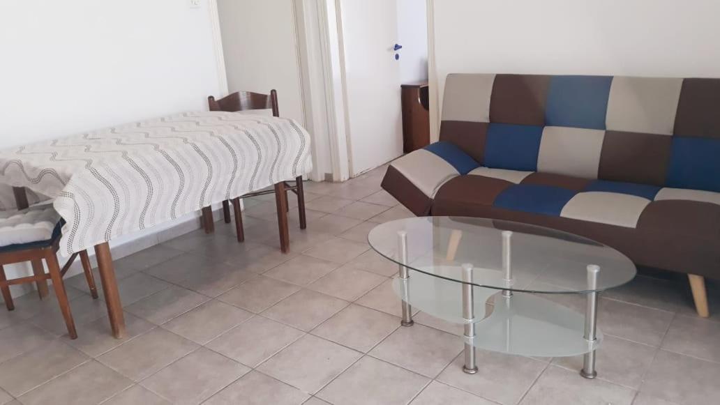 Central Apartments Eretria Екстериор снимка